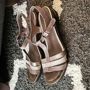 Ecco sz 39 metallic sandals new us sz 8.5 SH65